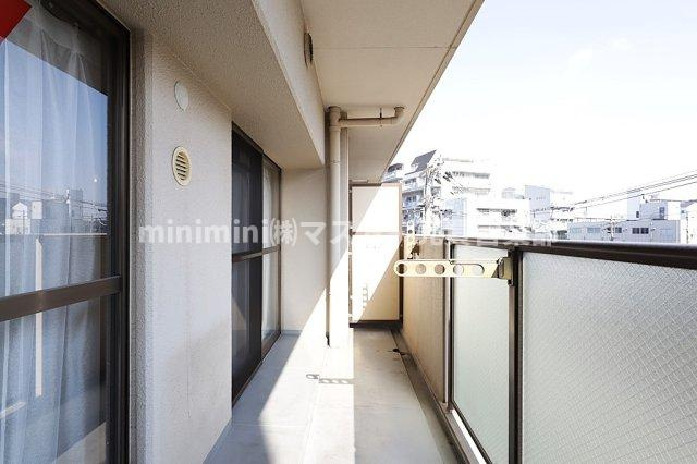 ルモン東加賀屋のバルコニー