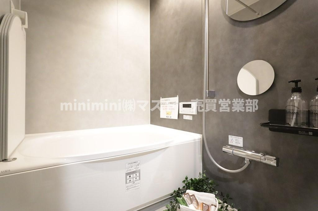 ルモン東加賀屋の浴室