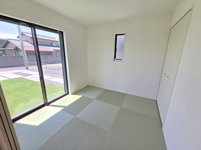 新築　太田市新田上江田町　4号棟　GRAFAREの和室|現地写真　リビング横の和室です。居室、お子様のプレイルーム、客間など様々な使い方ができますね！