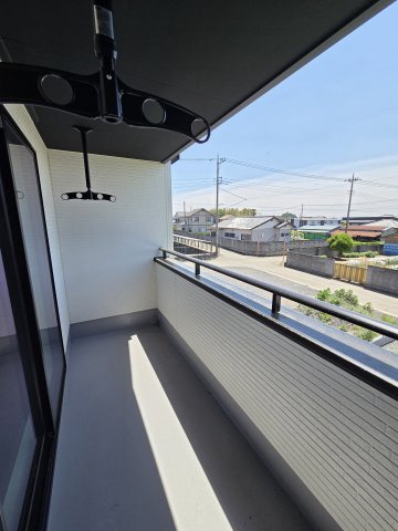 新築　太田市新田上江田町　4号棟　GRAFAREのバルコニー|現地写真　インナーバルコニーなので急な雨でも安心です！
