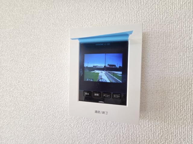 新築　太田市新田上江田町　4号棟　GRAFAREの防犯設備|現地写真　カラーTVモニター付きのドアホンがついています。お子様やご高齢の方がお留守番の時でも安心です！