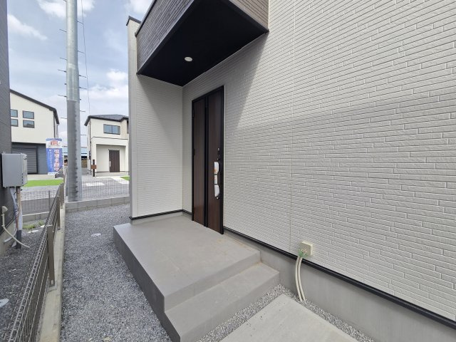 新築　太田市新田上江田町　4号棟　GRAFAREの玄関|現地写真　TVモニタードアホン付きなので防犯面も安心です！