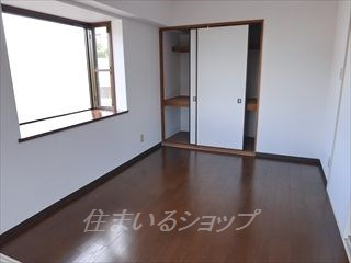 広島市安佐北区口田南８丁目の賃貸マンションの寝室|出窓あり