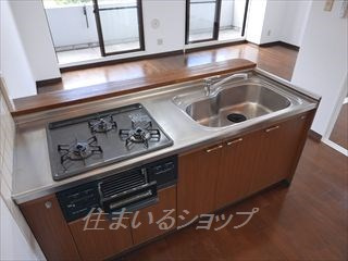 広島市安佐北区口田南８丁目の賃貸マンションのキッチン|３口ガスコンロ付きシステムキッチン