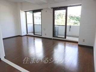 広島市安佐北区口田南８丁目の賃貸マンションの居間・リビング|エアコン付き