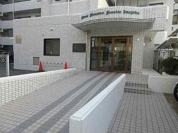 福岡市西区今宿駅前１丁目の賃貸マンションのエントランス