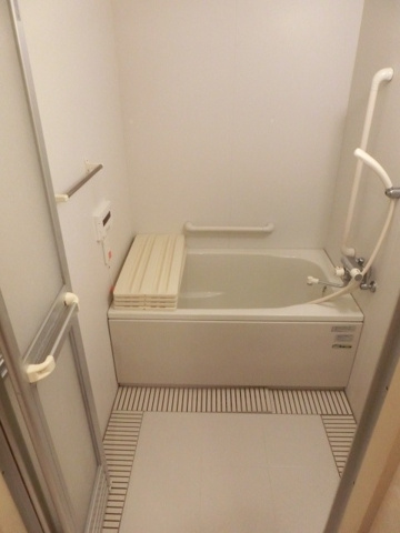 平塚市老松町の賃貸マンションの浴室|清潔感のあるお風呂です♪