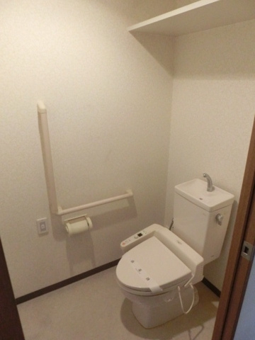 平塚市老松町の賃貸マンションのトイレ|※同施工