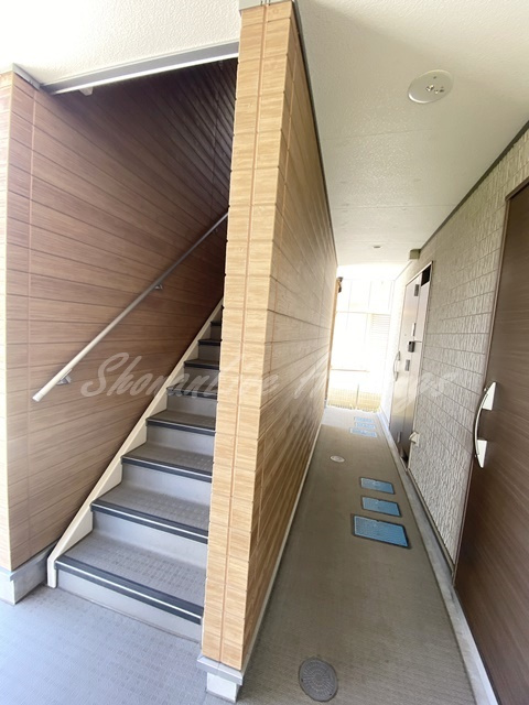 茅ヶ崎市共恵１丁目の賃貸マンションのエントランス|毎日通るエントランス♪