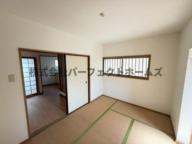 池田旭町アパートの和室|畳の上でゆっくりとくつろげる和室です