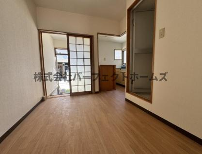 池田旭町アパートの居間・リビング|ゆったりとした居間です