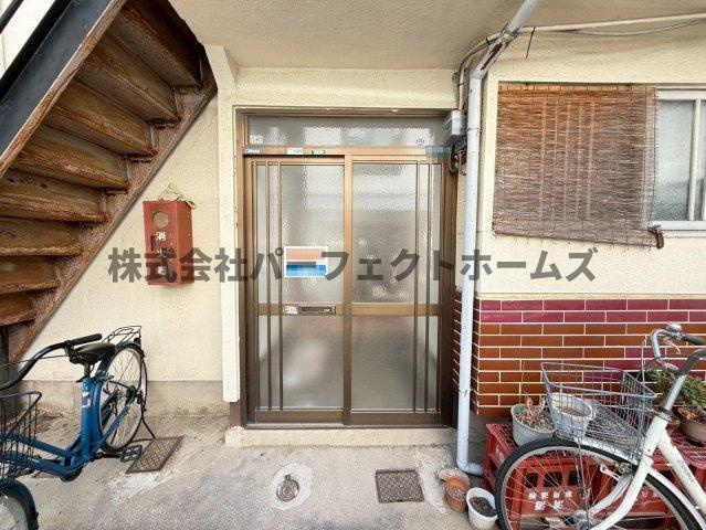 池田旭町アパートのエントランス|毎日通るエントランスはこのようになっています