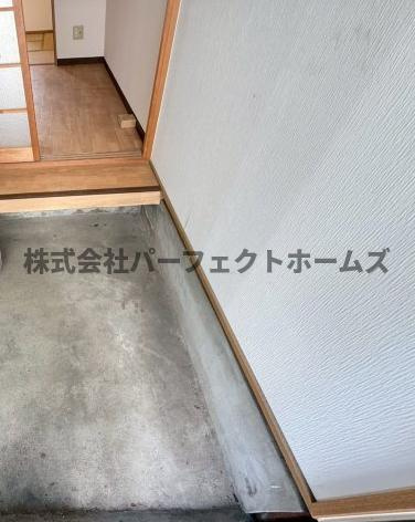 池田旭町アパートの玄関|収納もある玄関です