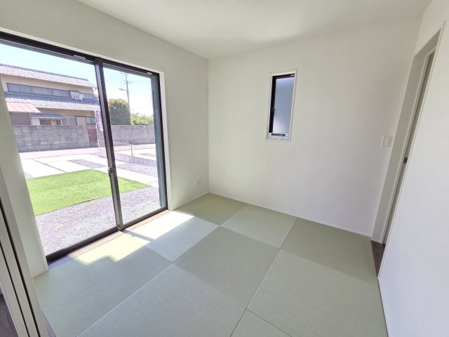 新築　太田市新田上江田町　5号棟　GRAFAREの和室|現地写真　リビング横の和室です。居室、お子様のプレイルーム、客間など様々な使い方ができますね！