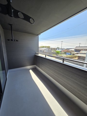 新築　太田市新田上江田町　5号棟　GRAFAREのバルコニー|現地写真　インナーバルコニーなので急な雨でも安心です！