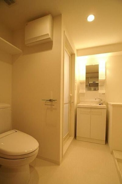 ブライズ森下リベラの洗面所|床・建具・設備の色は異なる場合がございます。