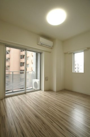 ブライズ森下リベラの居間・リビング|床・建具・設備の色は異なる場合がございます。