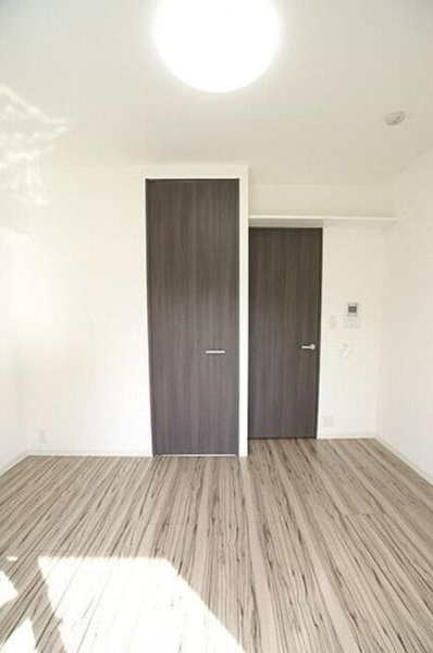 ブライズ森下リベラの居間・リビング|床・建具・設備の色は異なる場合がございます。