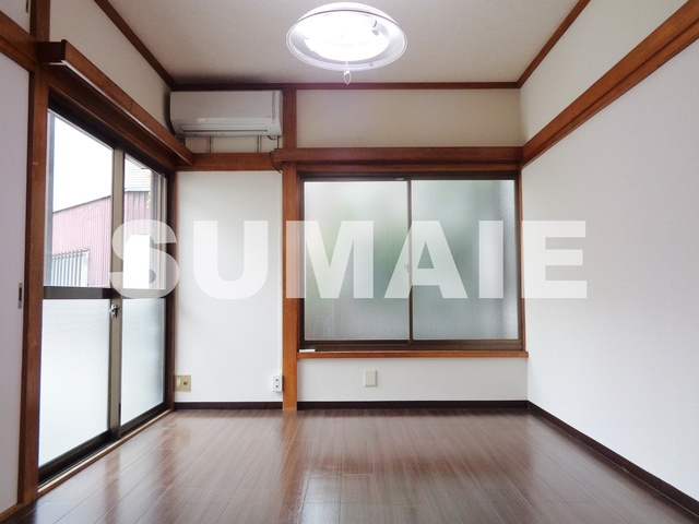 ワースエステイツの居間・リビング|二面採光のお部屋です☆