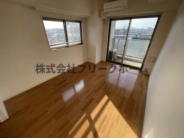 武蔵野市中町２丁目の賃貸マンションの居間・リビング