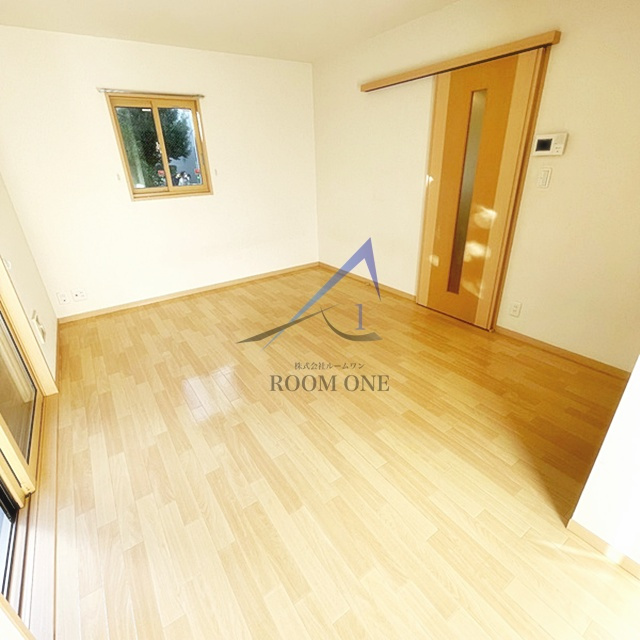 Artemis(ｱﾙﾃﾐｽ)の居間・リビング|洋室のお部屋です。