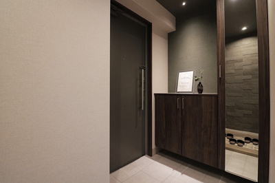 【玄関】 | ジーニス大阪WEST