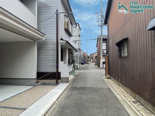 上京区戌亥町1期1号地 新築戸建の前面道路含む現地写真