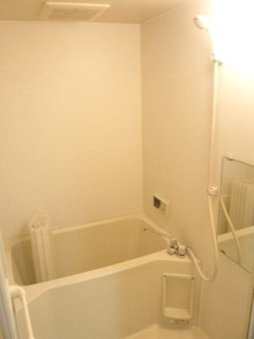 信越ビルの浴室