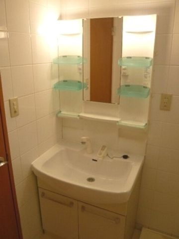 信越ビルの洗面所