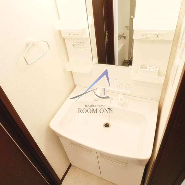 フラット富士見台の洗面所|独立洗面台です。