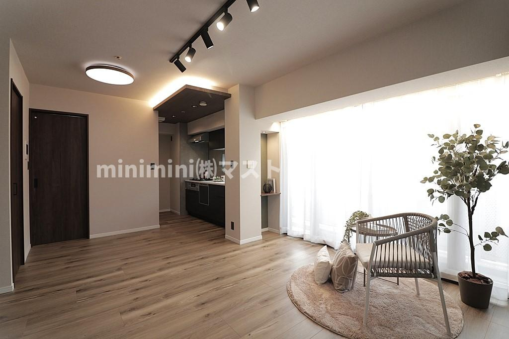 ジーニス大阪ウエスト棟の居間・リビング