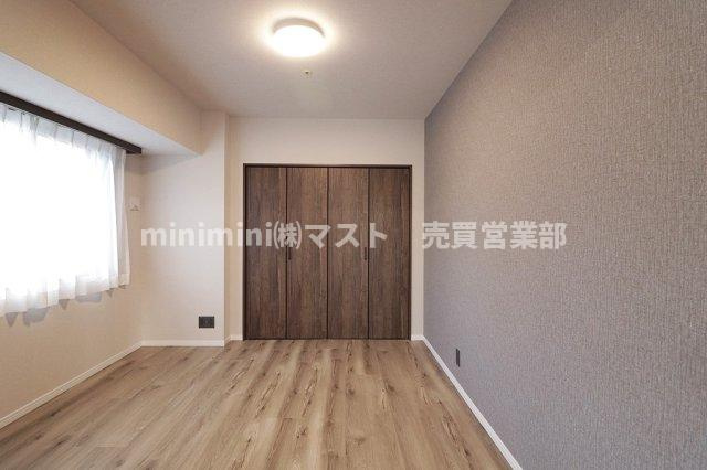 ジーニス大阪ウエスト棟の洋室