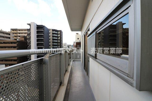 ジーニス大阪ウエスト棟のバルコニー