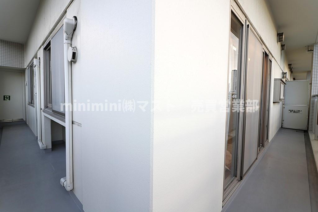 ジーニス大阪ウエスト棟のバルコニー