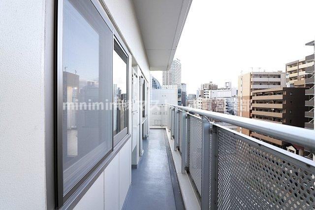 ジーニス大阪ウエスト棟のバルコニー