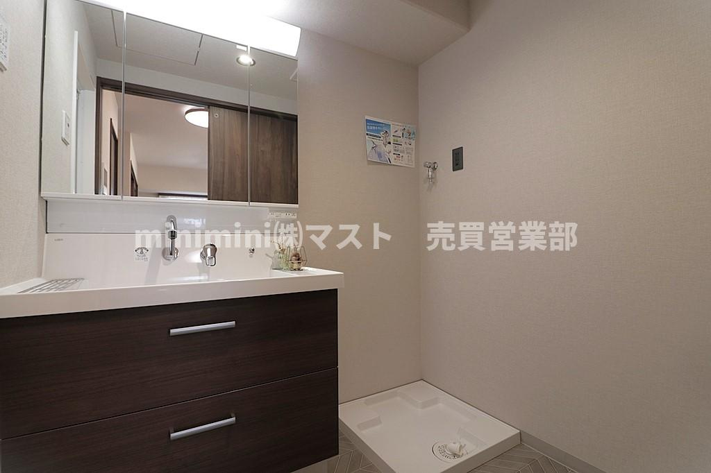 ジーニス大阪ウエスト棟の独立洗面台