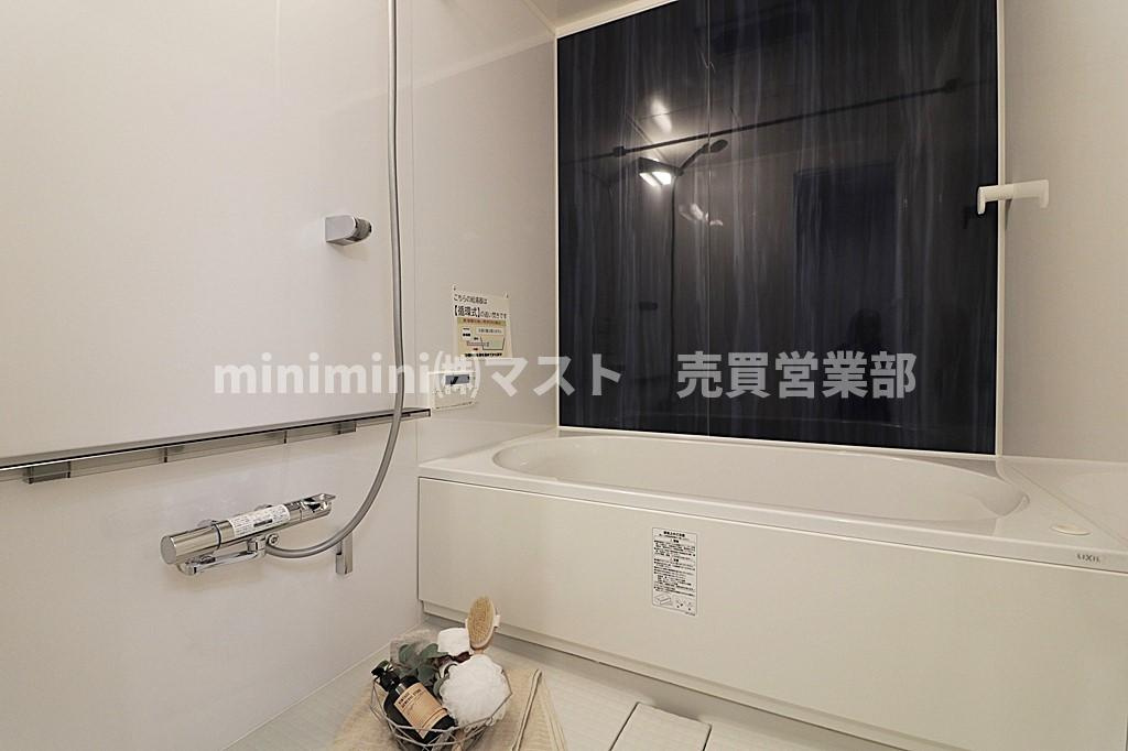 ジーニス大阪ウエスト棟の浴室