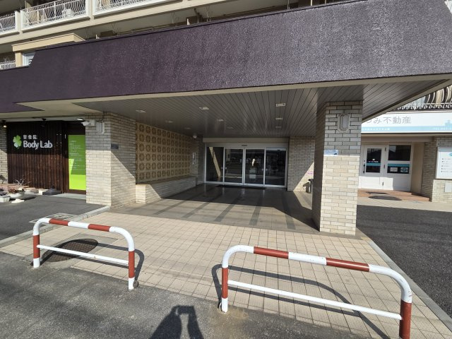 サンハイツ高崎　中古マンション|屋根付きの広々エントランス！