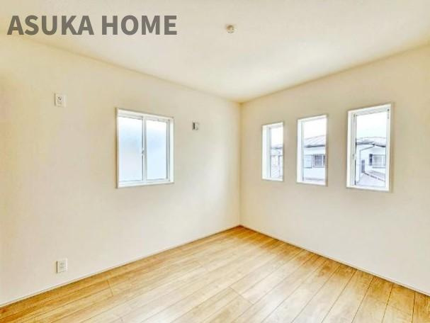 旭区中沢３丁目全2期戸建の洋室|各居室に収納があるので、広く居室が使えそうですね♪