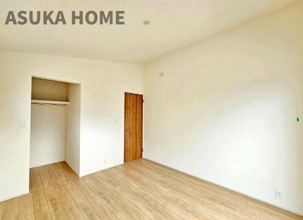 旭区中沢３丁目全2期戸建の洋室|このお家で一番広い7.0帖の主寝室は居心地◎ウォークインクローゼットも完備♪