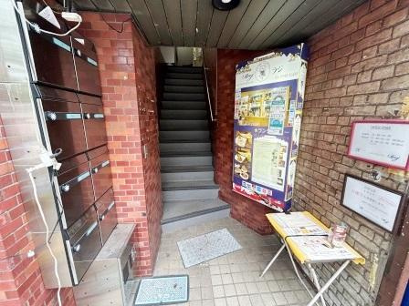 バンビ白山第4ビルのエントランス