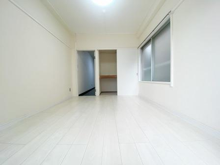 バンビ白山第4ビルの居間・リビング