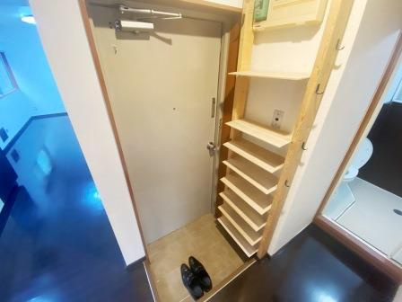 バンビ白山第4ビルの玄関