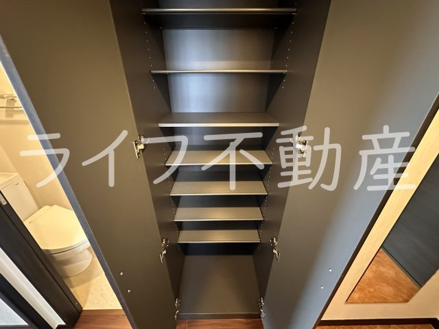 プレジオ森河内ASIANの玄関