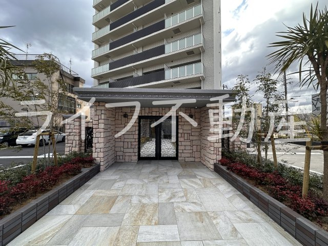 プレジオ森河内ASIANのエントランス