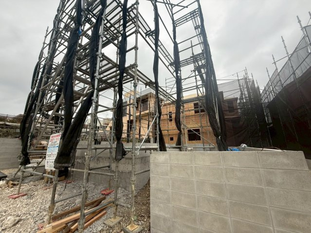 ＋＋八重瀬町安里－Ａ号棟（全３棟）の外観|現地撮影2月　建築中　5月完成予定