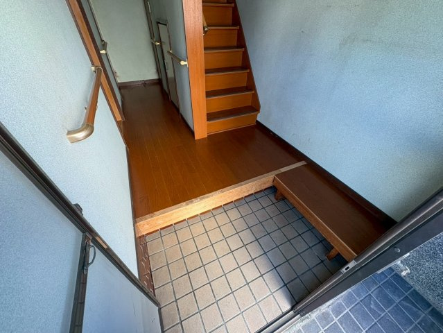 西難波町２丁目テラスの玄関