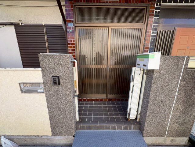 西難波町２丁目テラスのエントランス