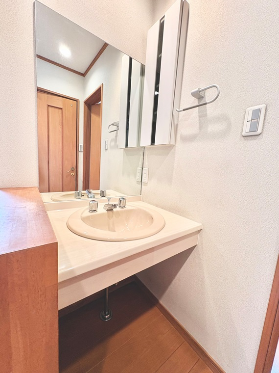 日和町５丁目戸建の洗面所|使いやすい洗面所です