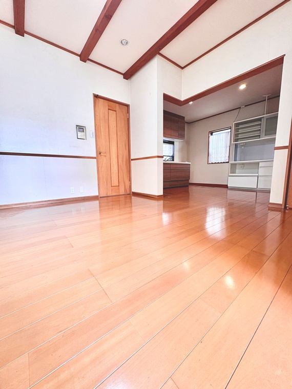 日和町５丁目戸建の居間・リビング|居間です